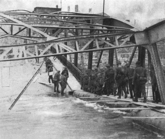 Przeprawa przez Mozę 4