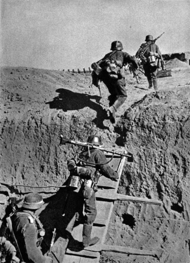 Zdobycie rowu przeciwpancernego pod Parpaczem 1.jpg