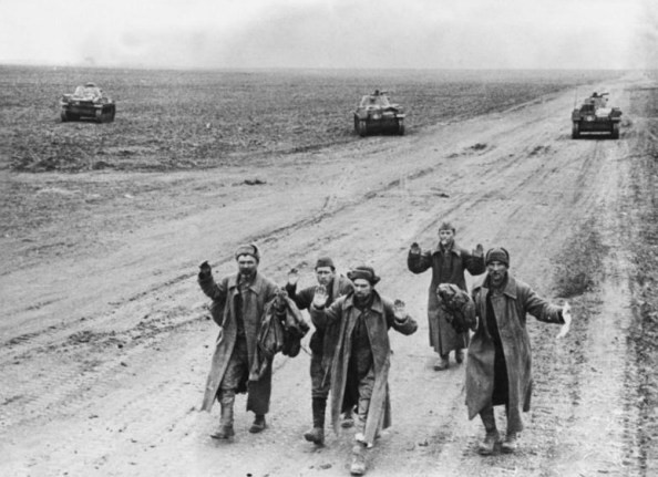 Zdobycie rowu przeciwpancernego pod Parpaczem 3.jpg